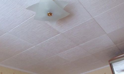 Бесшовные потолки: плитка на потолок без шва, фото потолочных пластиковых панелей, текстура пенопласта и формат
