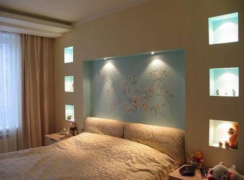 Ниша в спальне: из гипсокартона, фото шкафа, спальное место и телевизор, интересный дизайн гостиной, кровать в стене