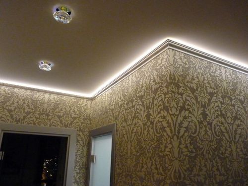 Плинтус для подсветки потолка - особенности и выбор