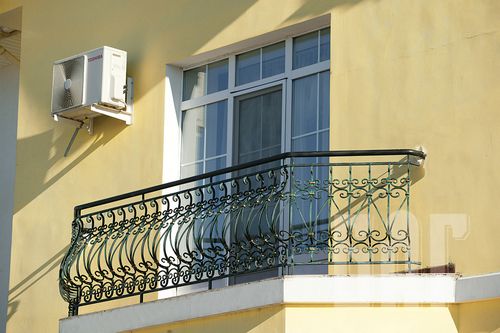Подробно про ограждение балкона – самые популярные варианты