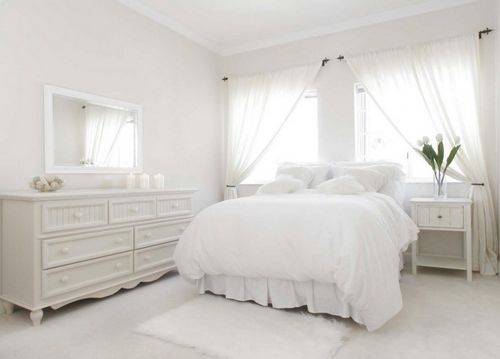 Спальня в светлых тонах дизайн фото: мебель в интерьере, цвет кровати и гарнитура, как сделать темную спальню