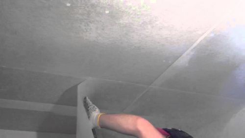 Стеклохолст на потолок: поклейка под покраску, отзывы, как правилно и на что клеить, видео с оклейкой, фото
