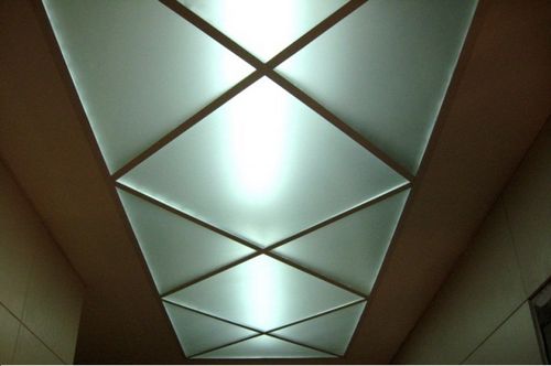 Светопропускающие потолки из оргстекла - особенности, плюсы и минусы