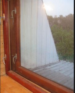 Устранение причин протекания деревянных окон во время дождя