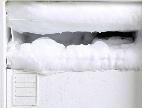 В холодильнике намерзает лед на задней стенке: почему намораживает снег, Ноу Фрост, образуется лед в Атлант