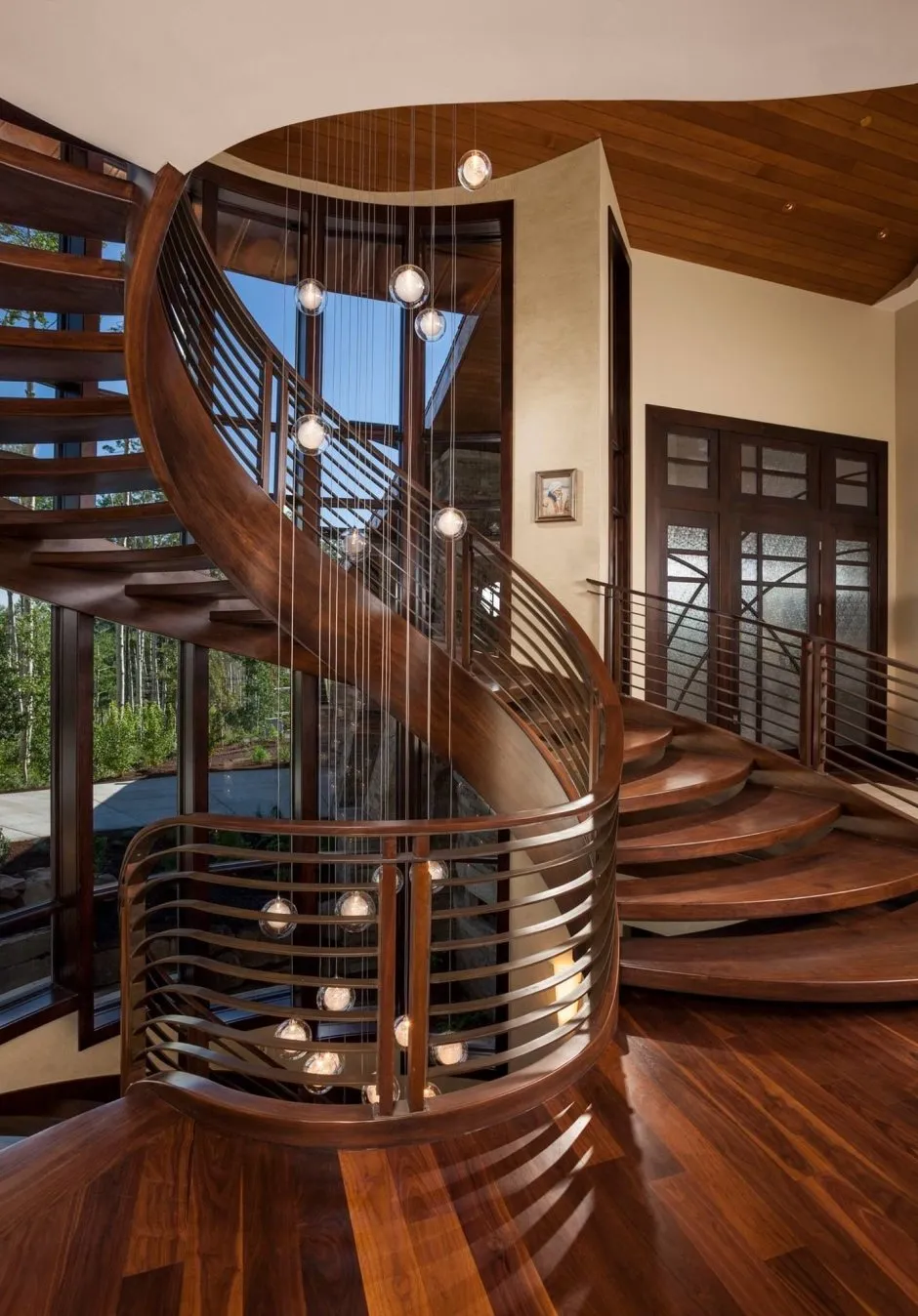 Круглая лестница в дом