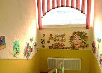 Дизайн лестниц в детском саду: мир, где живет детство