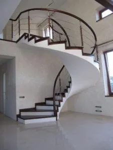внутренняя бетонная винтовая лестница
