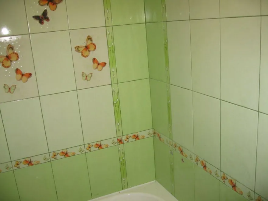 Плитка в современной ванной комнате после выполнения работ своими руками 