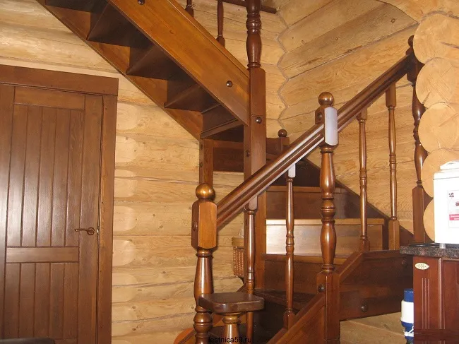 Консольная лестница для второго этажа отдельно стоящего дома 