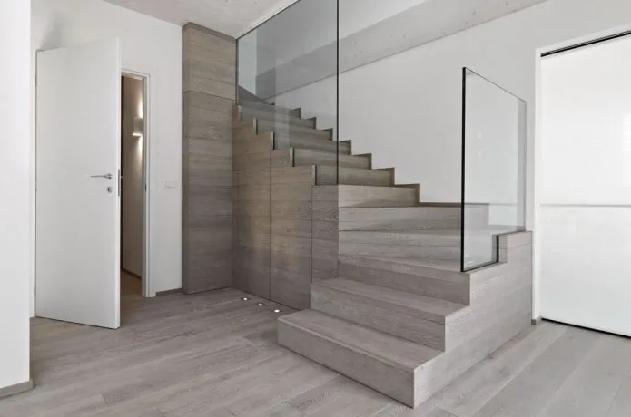 цветовое решение лестницы внутри дома 