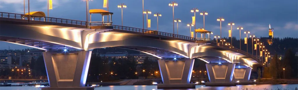 пример декоративного освещения городского моста