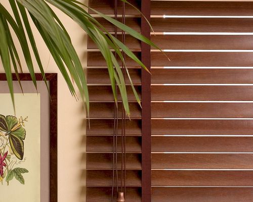 Бамбуковые жалюзи (46 фото): как повесить горизонтальные и вертикальные модели на пластиковые окна