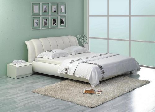 Белая кровать в интерьере спальни фото: дизайн