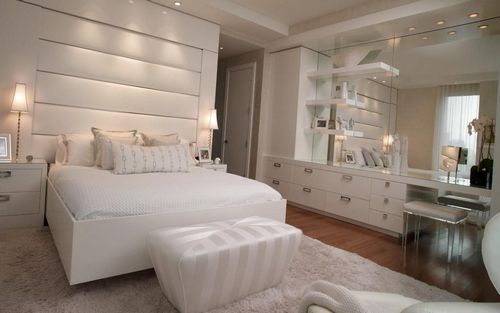 Белая кровать в интерьере спальни фото: дизайн