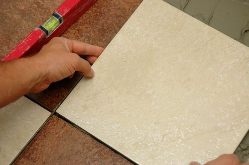 Белая плитка (54 фото): текстура бесшовной керамической глянцевой и матовой настенной плитки размером 20х30, 10х20 и 20х25