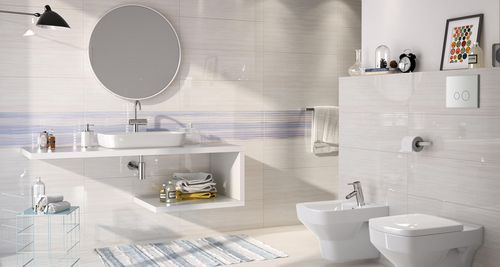 Белая ванная комната: плитка и фото пола, текстура кафеля и дизайн в цвете, квадратный интерьер