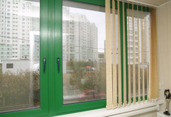 Цена остекления балкона с учетом используемых материалов и фурнитуры