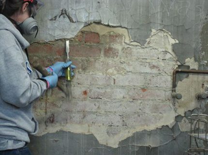 Чем красить стены из различного материала? 