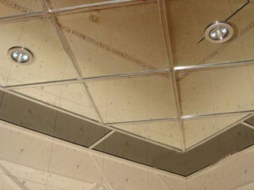 Декоративная плитка для потолка: способы монтажа