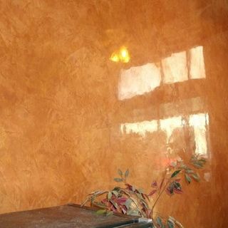 Декоративная штукатурка стен в интерьере квартиры: фото, какие бывают виды декора внутренних поверхностей