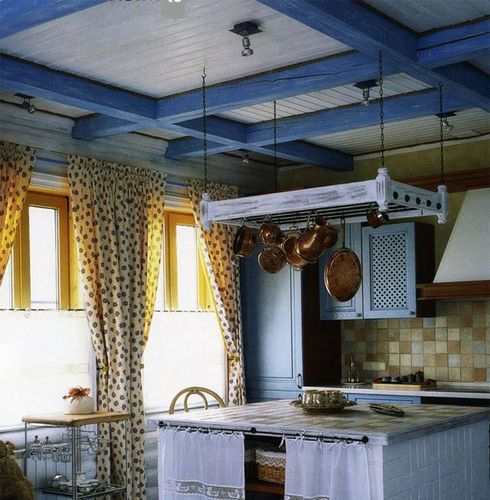 Декоративные балки на потолок, как своими руками сделать монтаж и крепление, достоинства деревянного материала, подробно на фото +видео