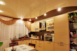 Дизайн подвесных потолков для кухни: оформление и освещение (фото и видео)