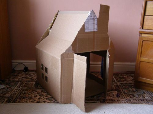 Домик из картона: как сделать своими руками, дом и схемы пошагово, кукольный для детей и кукол из коробки