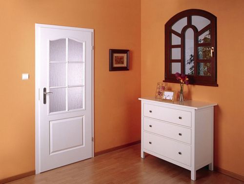 Двери из МДФ (36 фото): что это такое, белые межкомнатные крашеные двери цвета венге, отделка эмалью, отзывы