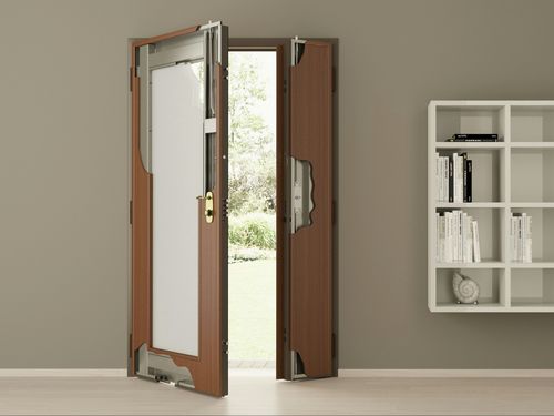 Двери со стеклопакетом (43 фото): деревянные и металлические алюминиевые модели, изделия с ковкой, межкомнатные пластиковые конструкции