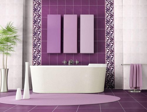Фиолетовая ванна: комната в сиреневом цвете, фото и дизайн в фиолетовых тонах, мебель с белым и темная плитка