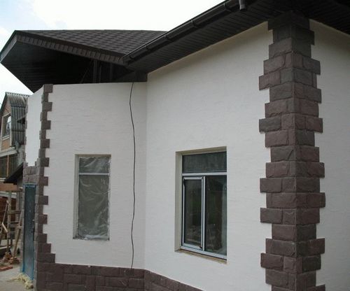 Фото фасадов домов, отделка штукатуркой и декоративным камнем