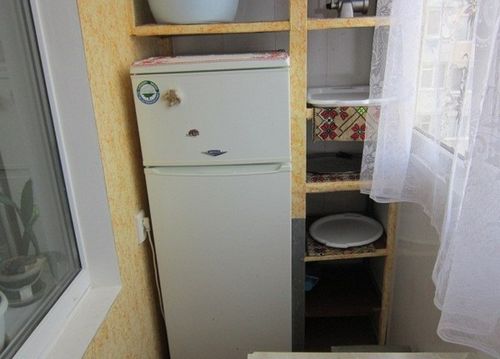 Холодильник на балконе: можно ли использовать, поставить зимой, летом на лоджию