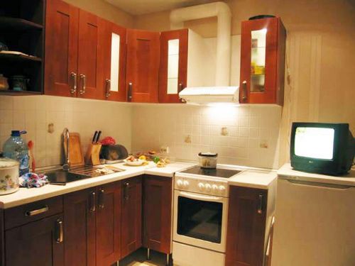 Холодильник на кухне: маленький, куда поставить, дизайн интерьера, фотогалерея, видео-инструкция