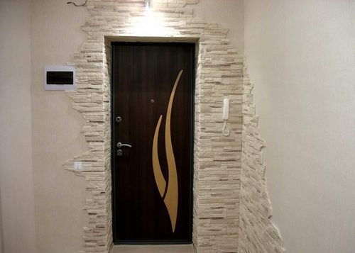 Искусственный камень в коридоре фото: интерьер прихожей, отделка обоями стен, варианты дизайна, декор кухни