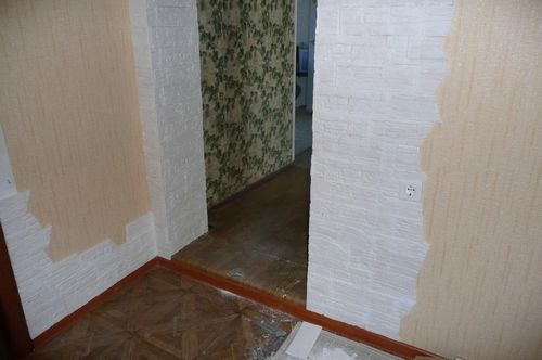 Искусственный камень в коридоре фото: интерьер прихожей, отделка обоями стен, варианты дизайна, декор кухни