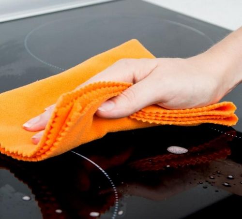 Как очистить индукционную плиту: чем мыть варочную панель, уход за стеклокерамикой, средства, чем чистить