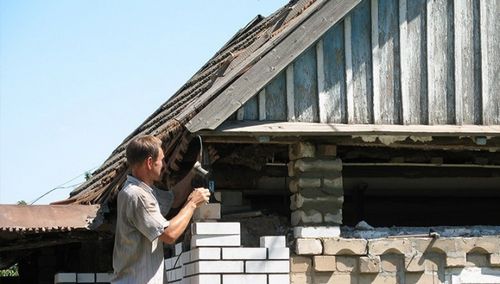Как поднять крышу в частном доме