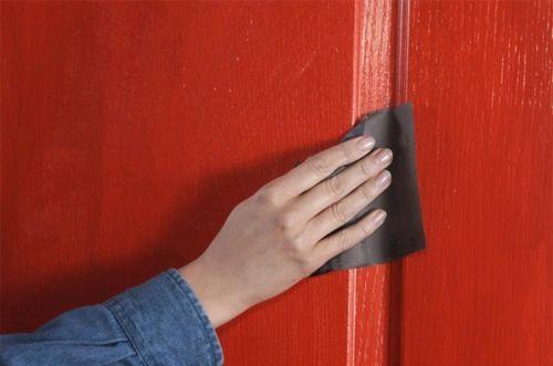 Как покрасить дверь: видео-инструкция по окраске своими руками, особенности покраски стальных, лакированных, шпонированных покрытий, из сосны, в стиле Прованс, в белый цвет, цена, фото
