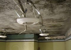 Как повесить люстру на натяжной потолок и крепить светильники?
