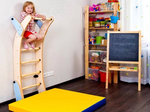 Как правильно выбрать спортивный уголок для детей в квартиру