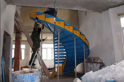 Как сделать монолитные лестницы из бетона своими руками