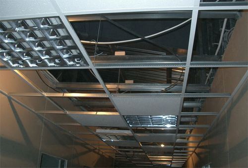 Как сделать расчет потолка армстронг, продумать расход материалов подвесной конструкции, фото +видео примеры