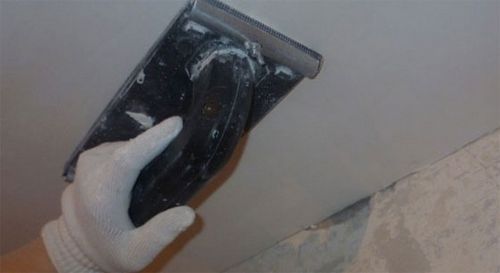 Как убрать плитку с потолка, возможно ли обновить покрытие, как заделать трещины, подробное фото и видео