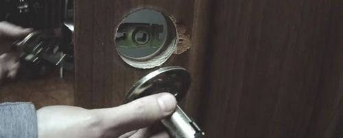 Ремонт дверной ручки входной двери при различных видах поломки