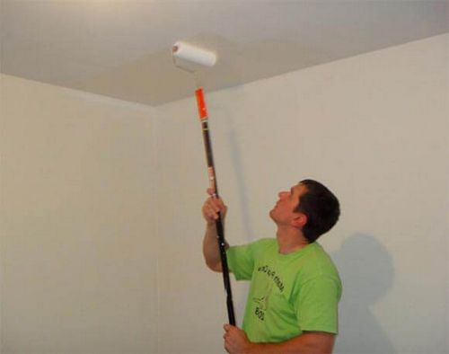 Как устранить пятна на потолке после покраски, инструкции на фото и видео