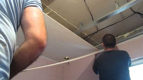 Как закрепить панели ПВХ на потолок своими руками