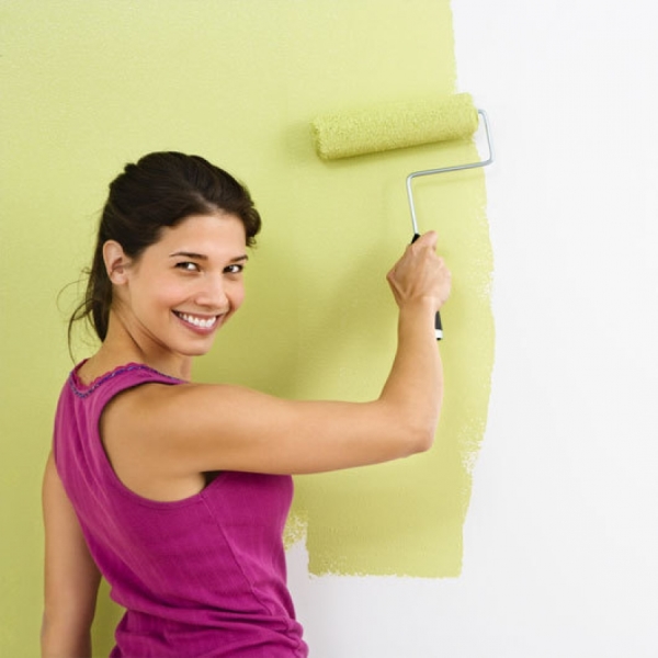 Какой краской лучше красить стены в квартире: чем лучше, инструкция, видео и фото