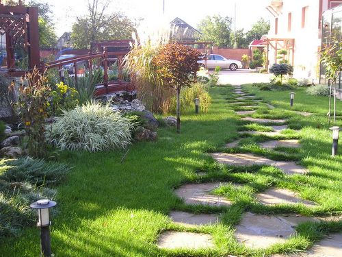 Ландшафтный дизайн маленького участка (89 фото): красивые хвойные композиции во дворик, декор небольшой территории