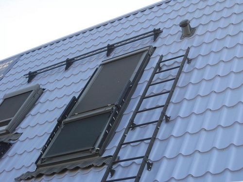 Лестница для крыши: как сделать конек своими руками, дома фото из металлочерепицы, крюк двухскатный